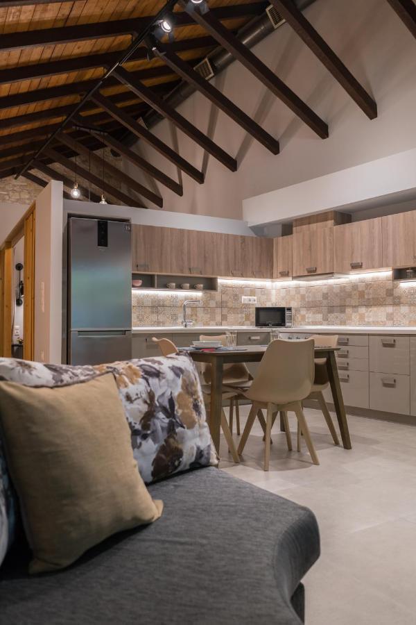 Casa Leone, Cosy Apartment Overlooking The Square Spílion Exterior foto