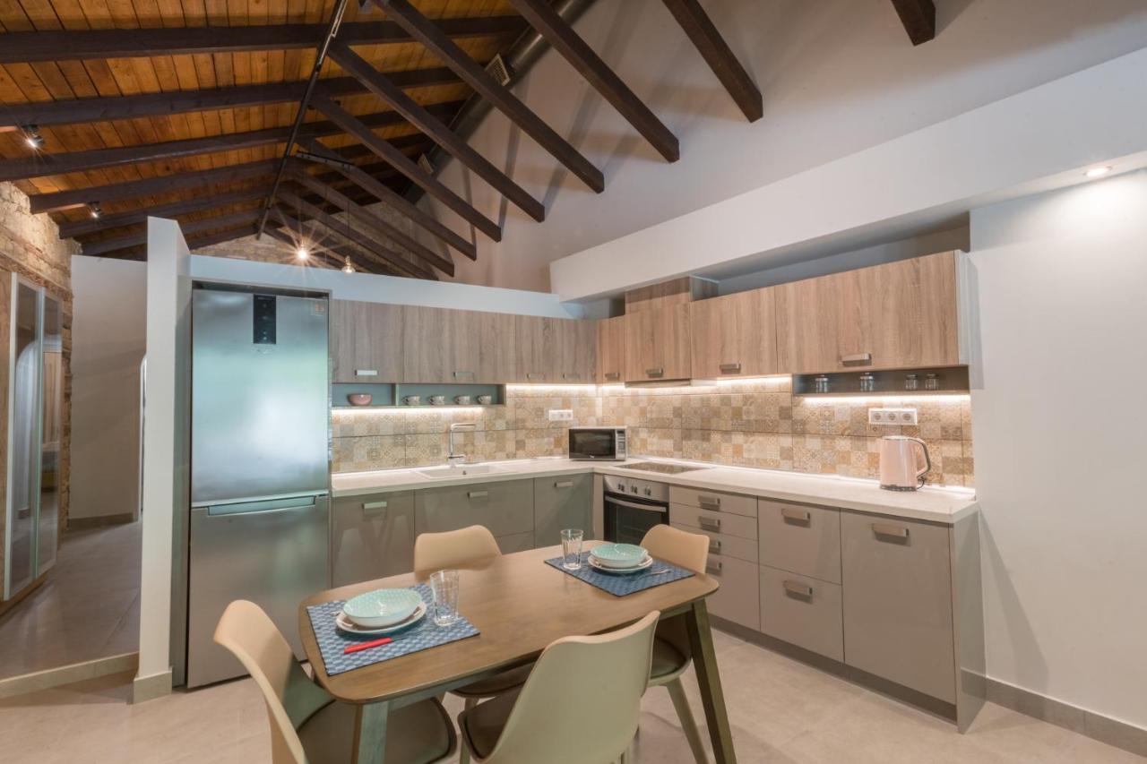 Casa Leone, Cosy Apartment Overlooking The Square Spílion Exterior foto