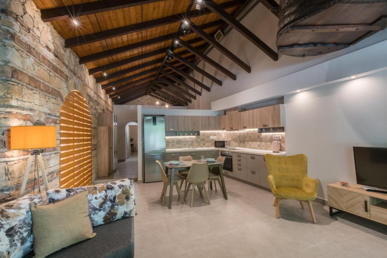 Casa Leone, Cosy Apartment Overlooking The Square Spílion Exterior foto